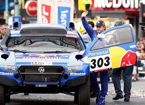 Carlos Sainz gewond aan oog